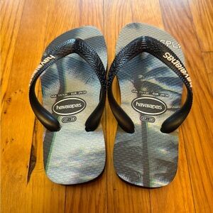 Havaianas Black and Gray Flip Flops